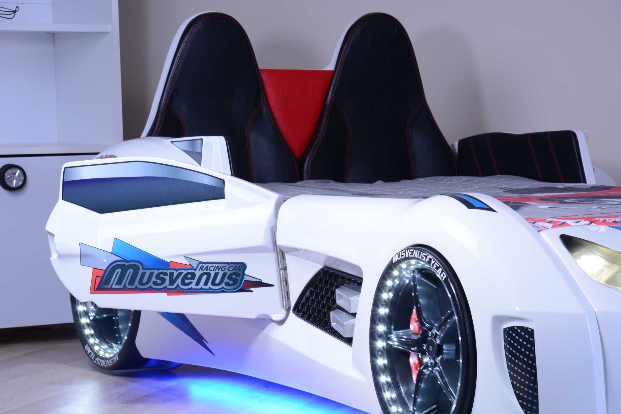 MVN 3 Autobett mit LED