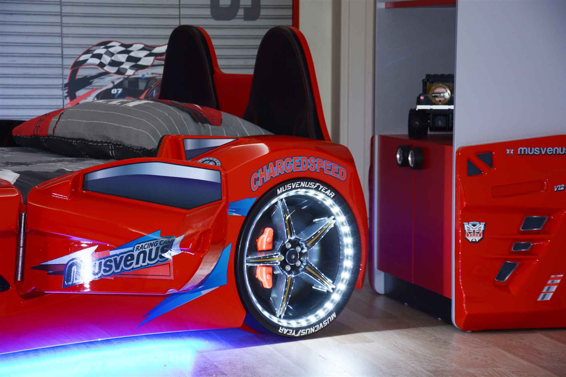 MVN 3 Autobett mit LED