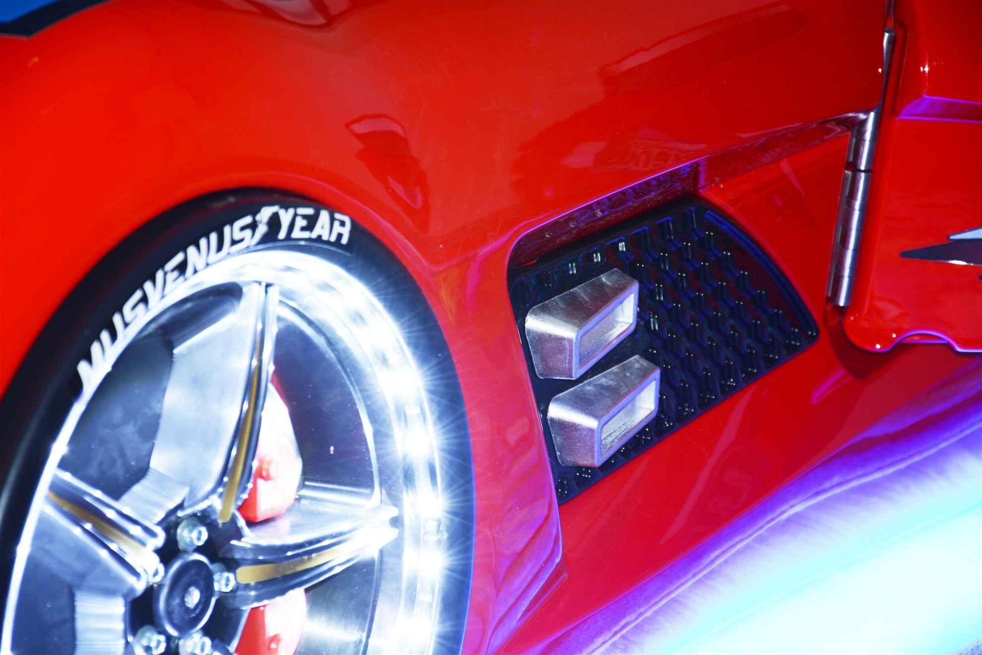 MVN 3 Autobett mit LED